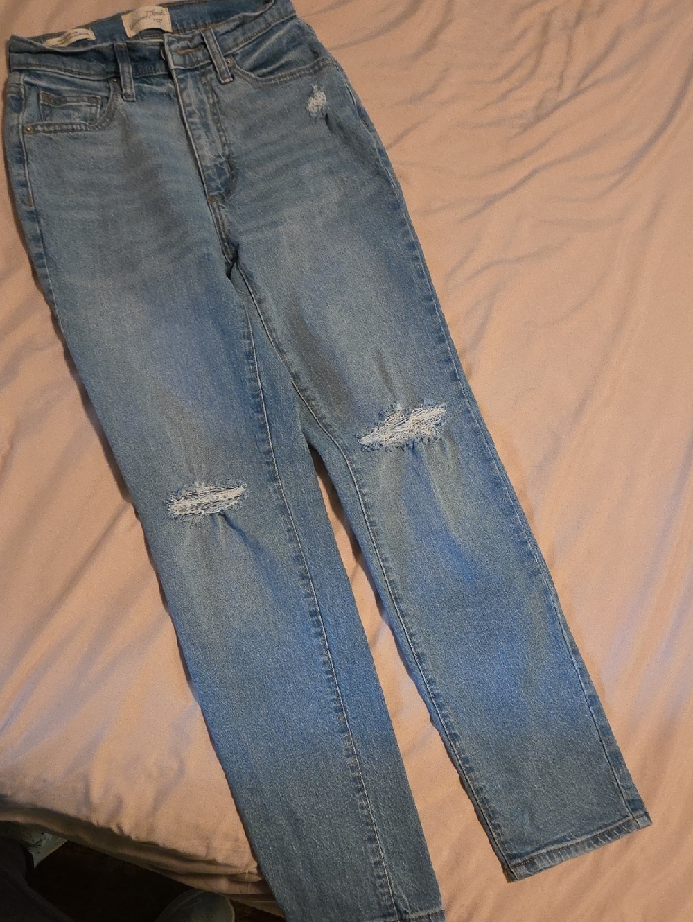 Universal Thread Light Blue Distressed Straight-Leg Jeans